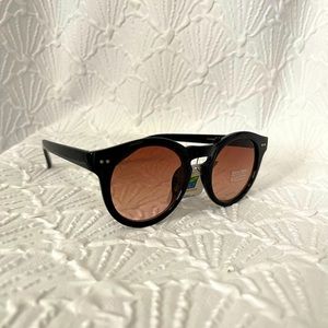Sunglasses black frame brown lens